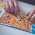 Smart Games Dziura W Całym - magnetyczne gry logiczne dla dzieci 6+ IUVI Games (PL)