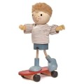 Laleczka Edward na deskorolce, lalka do zabawy, drewniana zabawka dla dziecka, Tender Leaf Toys