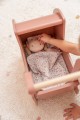 Little Dutch Drewniany wózek dla lalek z pościelą